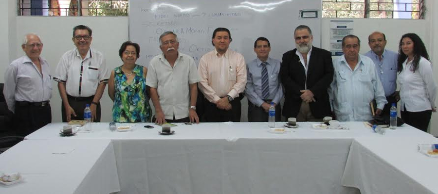 Al centro a la izquierda Fidel Nieto Presidente electo.