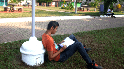 Estudiante Practicando la Observación Participante